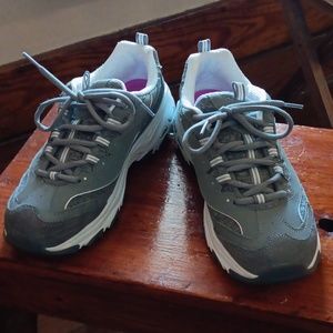 Sketchers dlites size 10